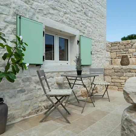 Willa Lapidea By Istrialux