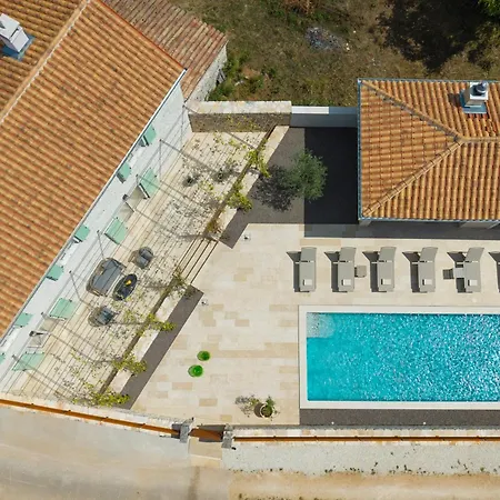 Willa Lapidea By Istrialux