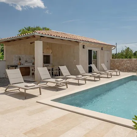 Willa Lapidea By Istrialux *