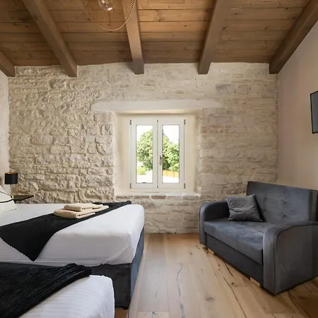 Willa Lapidea By Istrialux *