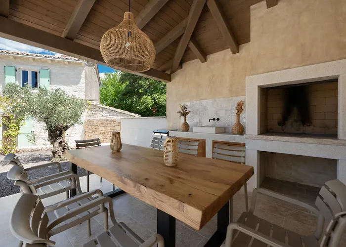 Vila Lapidea By Istrialux Sivati